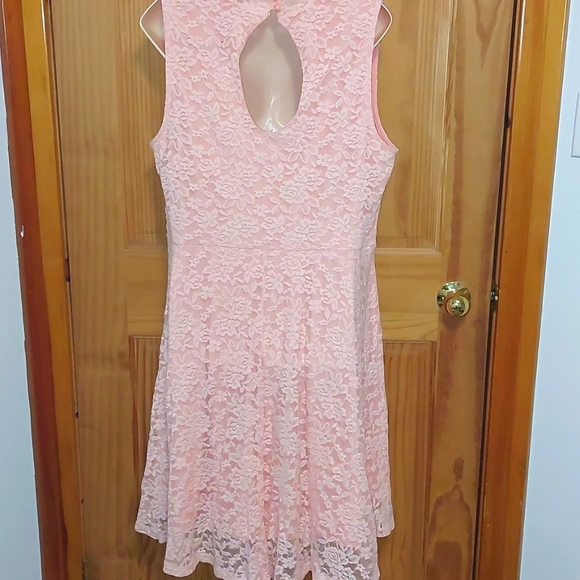 Lace Dress - Picture 5 of 6